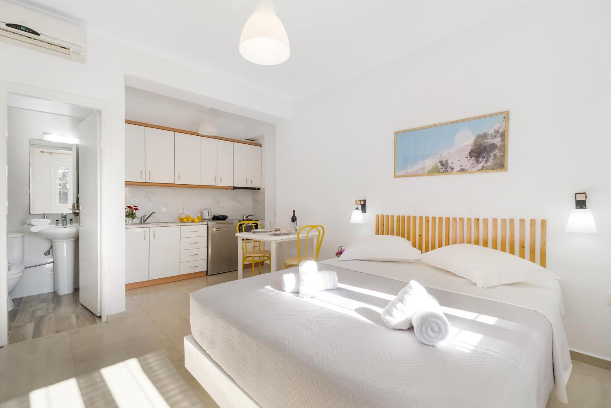 Dionysia Rooms Lefkada City Екстер'єр фото