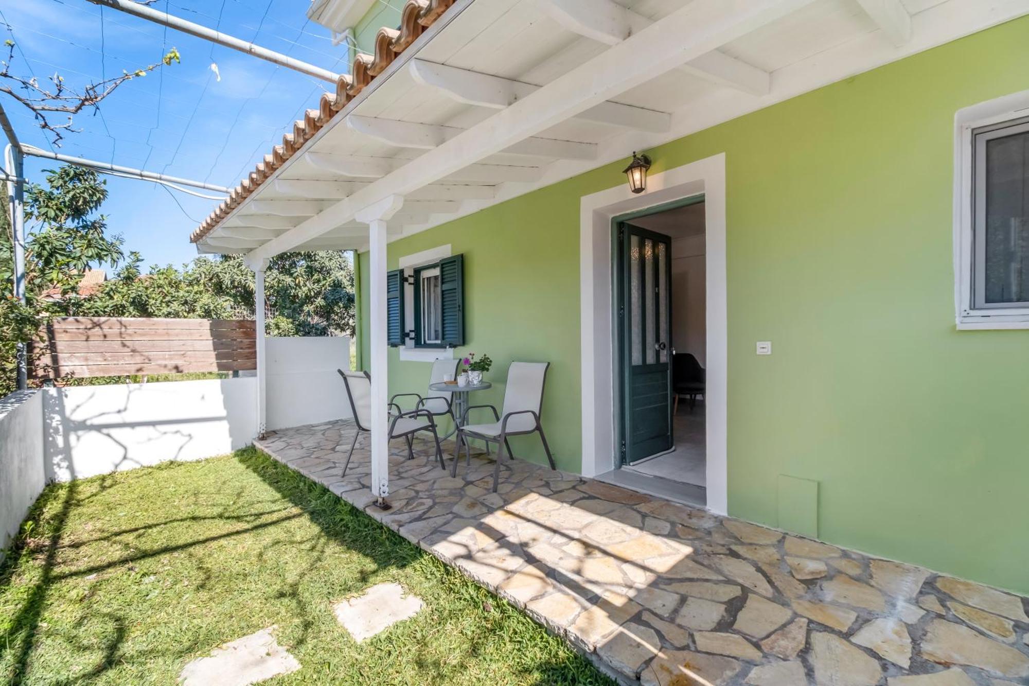 Dionysia Rooms Lefkada City Екстер'єр фото