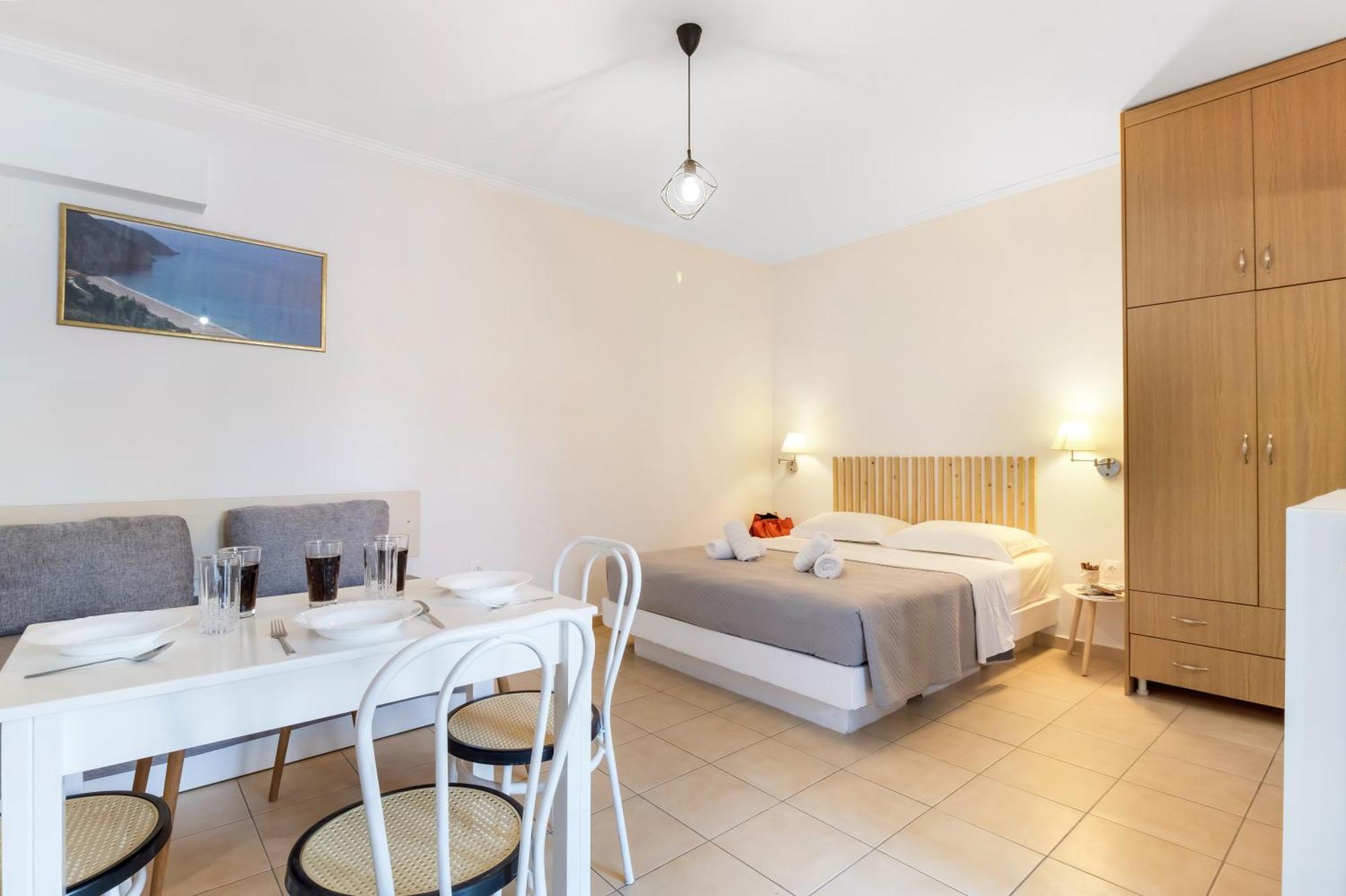 Dionysia Rooms Lefkada City Екстер'єр фото